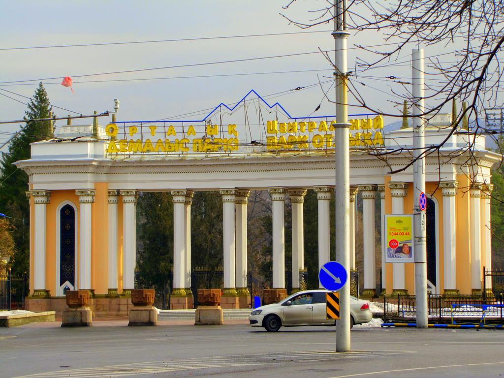 Guest House On Kaldaiakova 38 Almaty Eksteriør billede